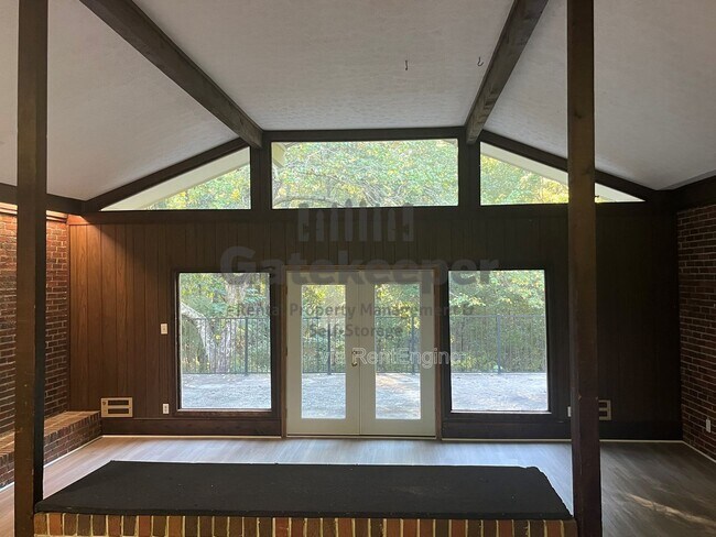 Building Photo - 163 Old Norton Rd