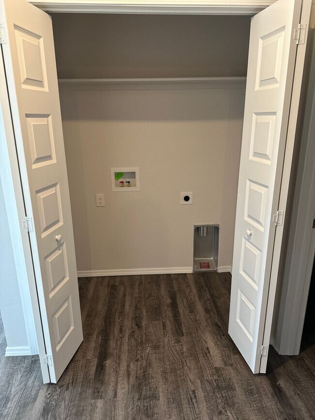 Building Photo - *Preleasing Now!  Three Bedroom | Two Bath Home in Saratoga