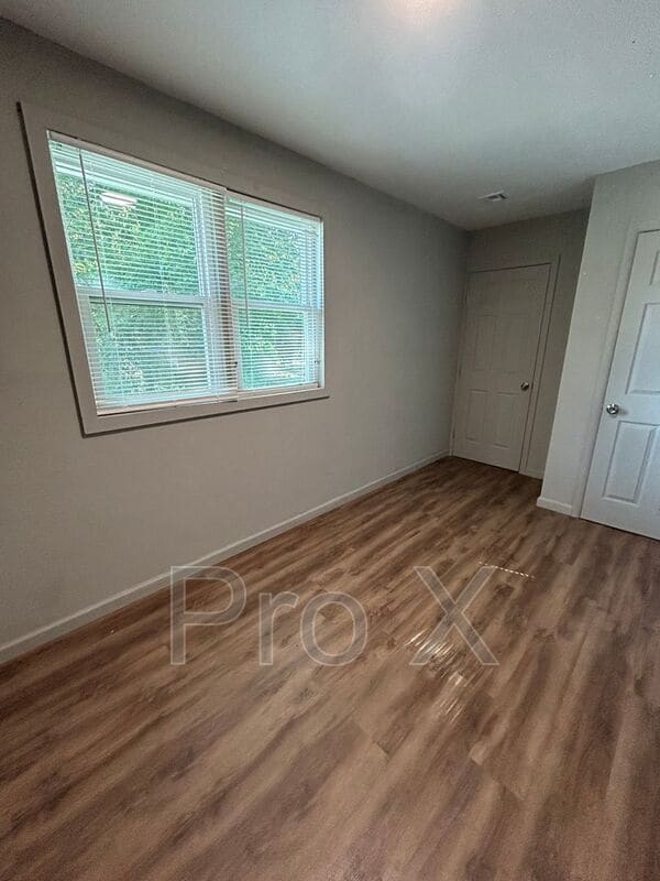 Building Photo - 304 E Park St