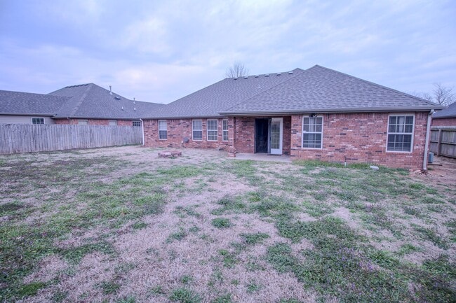 Building Photo - 202 Dawn Dr