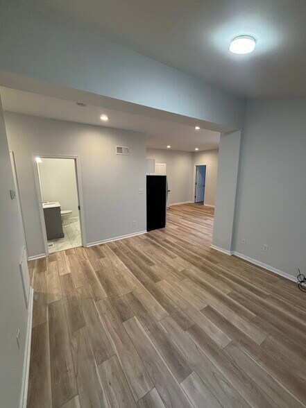 Building Photo - 304 Holmes Rd