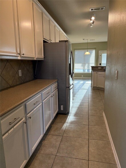 Building Photo - 2828 Cedar Ridge Ln