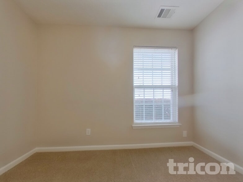 Building Photo - 501 Arrowhead Dr