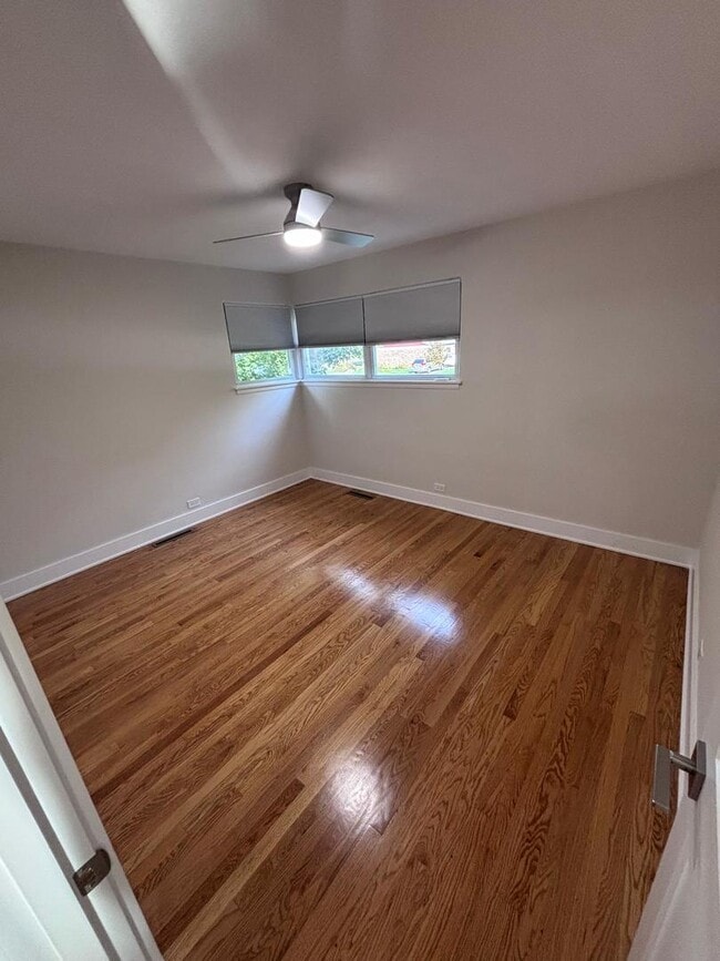 Building Photo - 532 Warren Rd