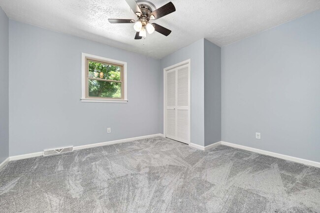 Building Photo - JC Rental Available. Prime location