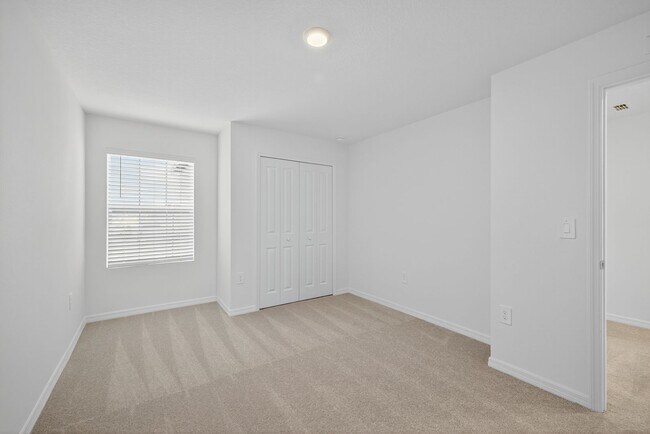 Building Photo - New 3 Bed Townhouse!