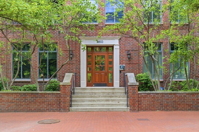 Building Photo - 250 Daniel Burnham Square