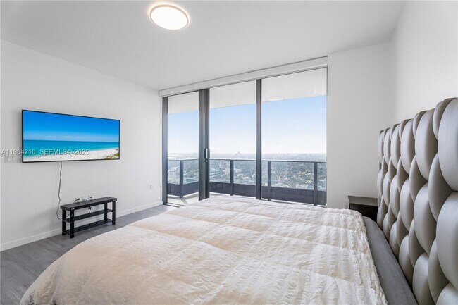 Building Photo - 1000 Brickell Plaza