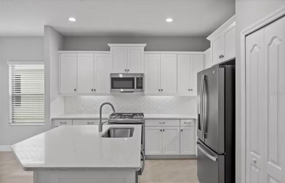 Building Photo - 4338 Tamarind Pl