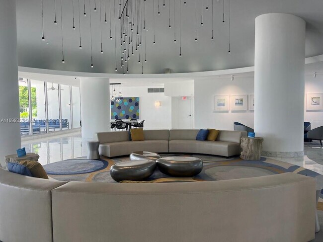 Building Photo - 1000 West Ave