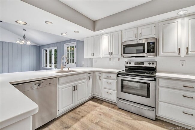 Building Photo - 4 Cranbury Woods Rd