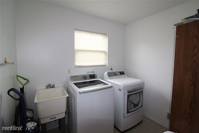 Building Photo - 5531 Redbud Ct