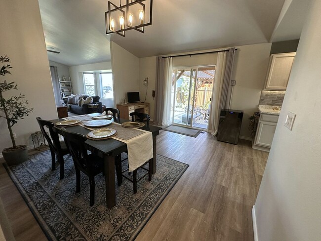 Building Photo - Beautiful 3/2 Home With Backyard Oasis!