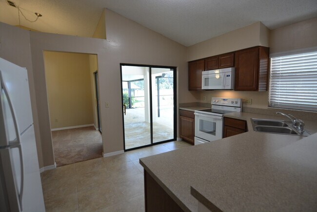 Building Photo - WINDERMERE 4br 2.5ba POOL HOME. Rent includes pool service!