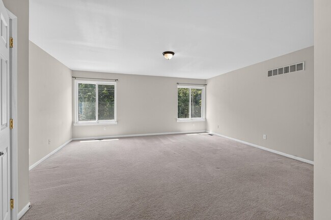 Building Photo - 392 Sedgewood Ln
