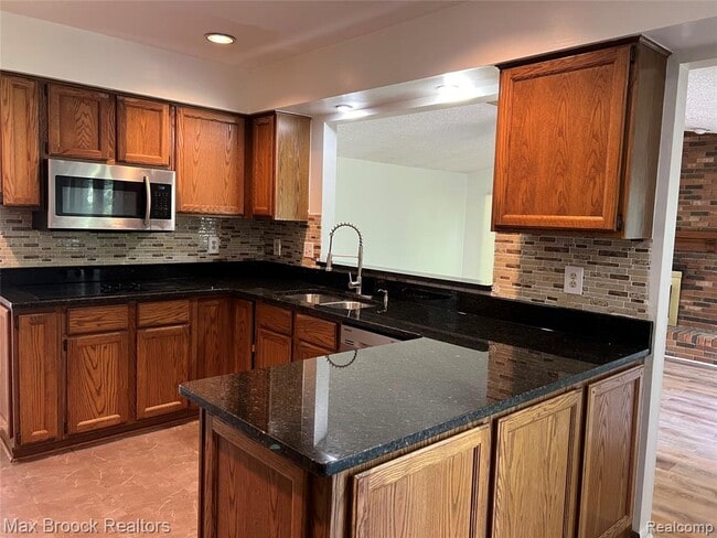 Building Photo - 6330 Odessa Dr