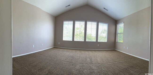 Building Photo - Beautiful 3 Bed 2.5 Bath - 2 Story Home in...