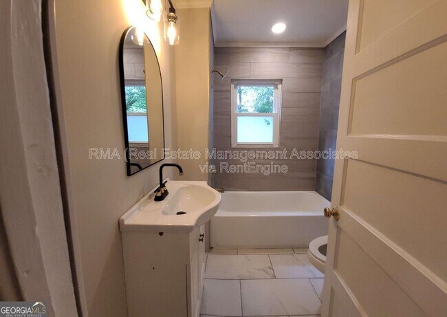 Building Photo - 363 N 16th St