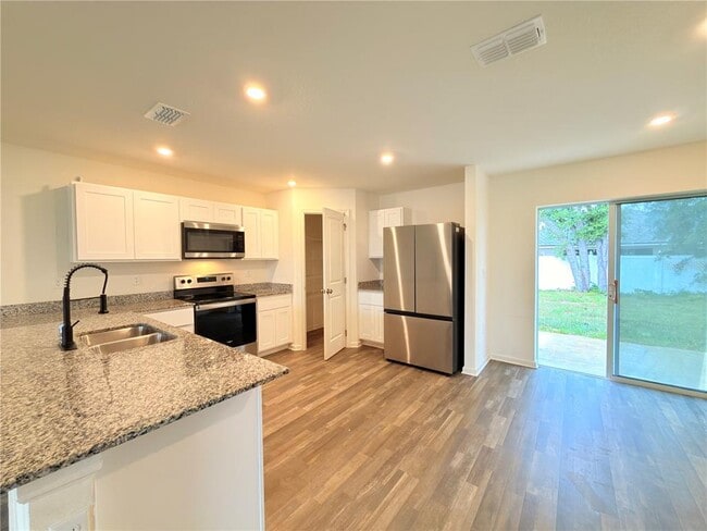 Building Photo - 733 James Ct