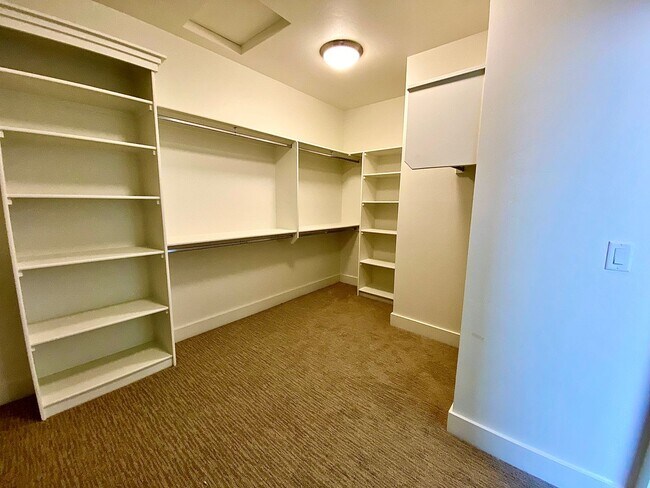 Building Photo - Beautiful Custom 6 Bedroom (2 Primary Bedrooms!) +Office located in NW Meridian