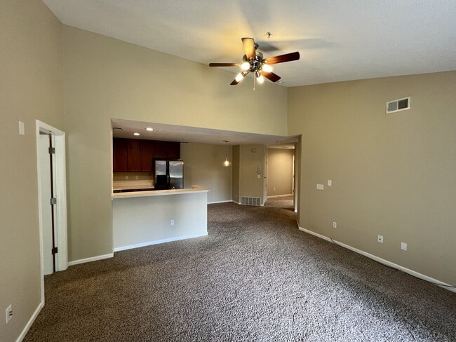 Building Photo - 5225 White Willow Dr