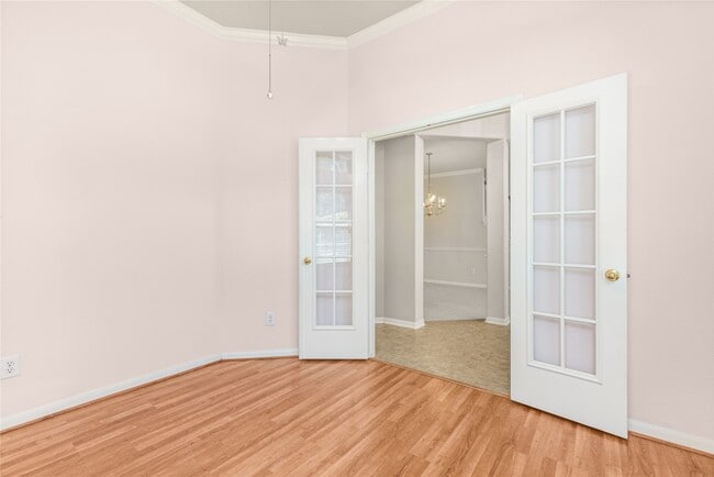 Building Photo - 7906 Glenn Cliff Dr