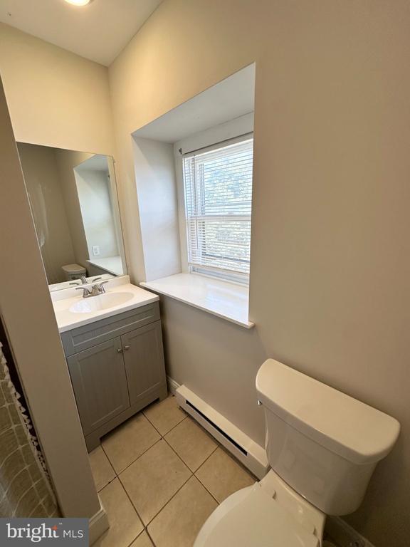 Building Photo - 25 W 5th Ave