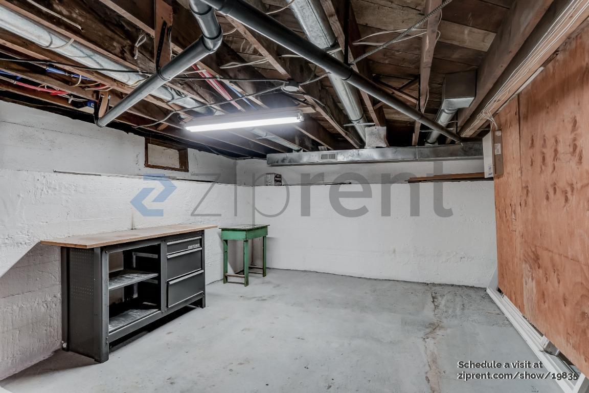 Building Photo - 5806 NE 60th Ave