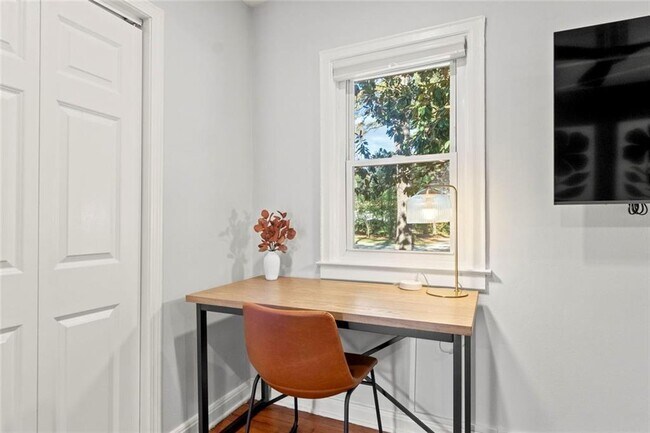 Building Photo - 1333 Victor Rd NE