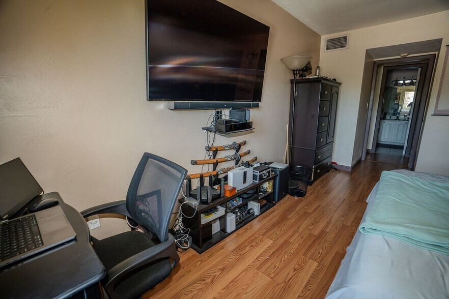 Building Photo - 13917 SW 90th Ave