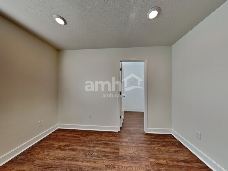 Building Photo - 4449 N Morgan Way