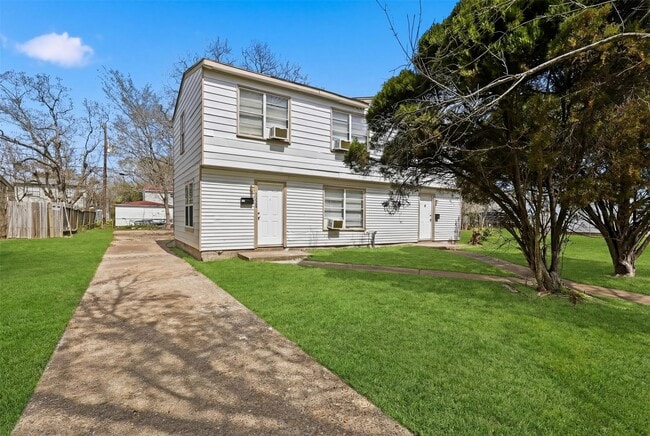 Building Photo - 1228 5th Ave N