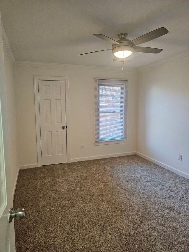 Building Photo - 304 Boerum Ct