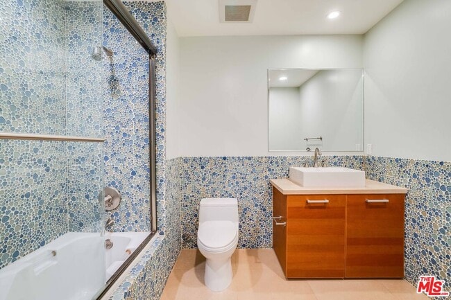 Building Photo - 1517 S Bentley Ave