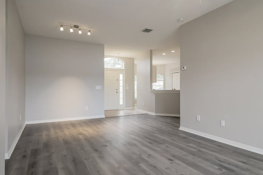 Building Photo - 4244 Waterside Pointe Cir