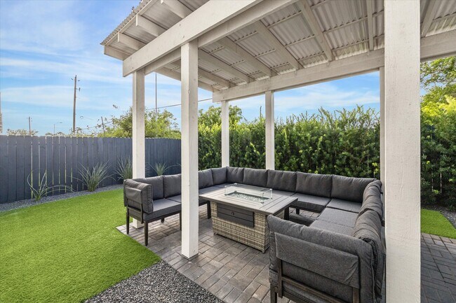 Building Photo - 2204 Cortijo Pl