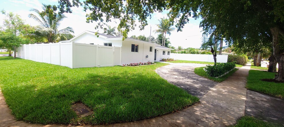 Primary Photo - 1400 SE 8th Ave