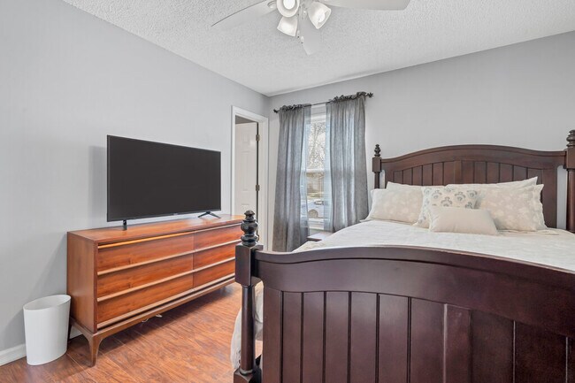 Building Photo - 10 Apple Tree Ct