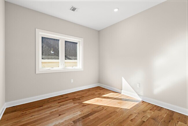 Building Photo - 780 Edgewood Ln