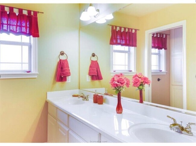 Building Photo - 4200 Colchester Ct