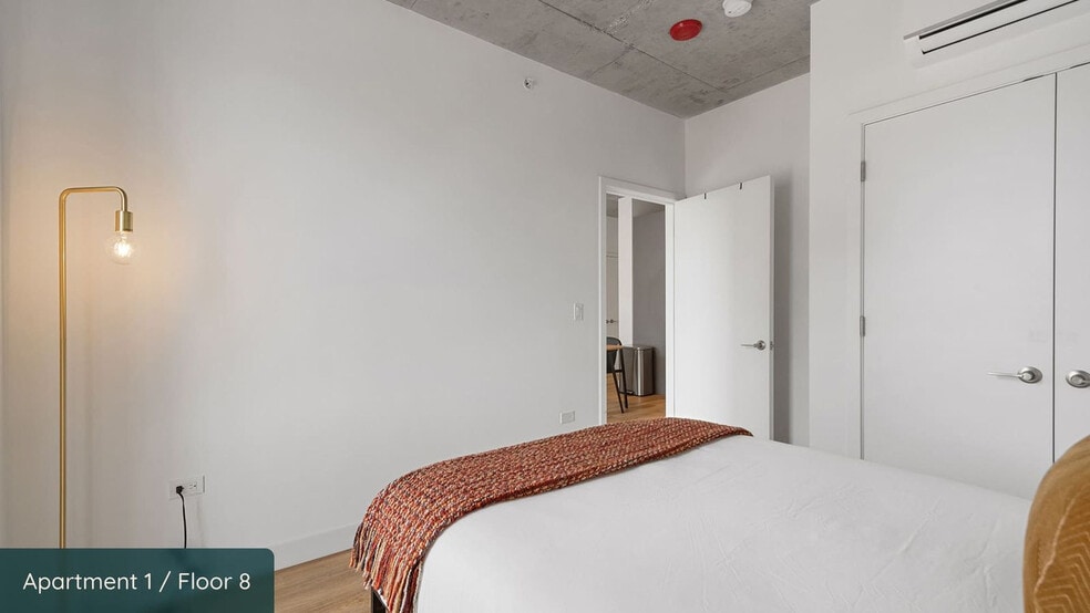 Building Photo - 853 W Blackhawk St