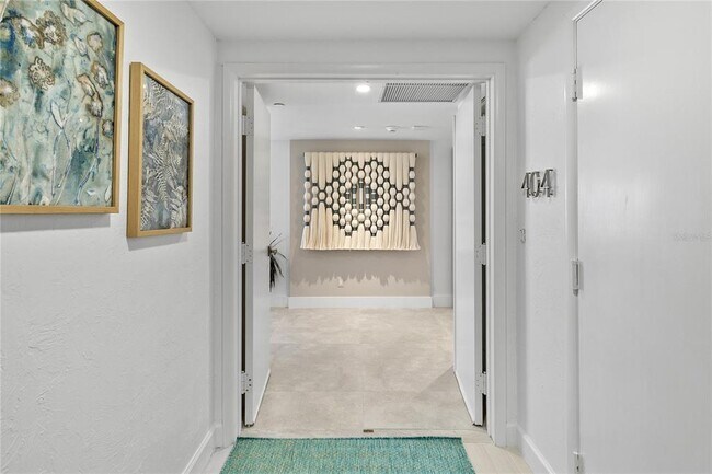 Building Photo - 601 Longboat Club Rd