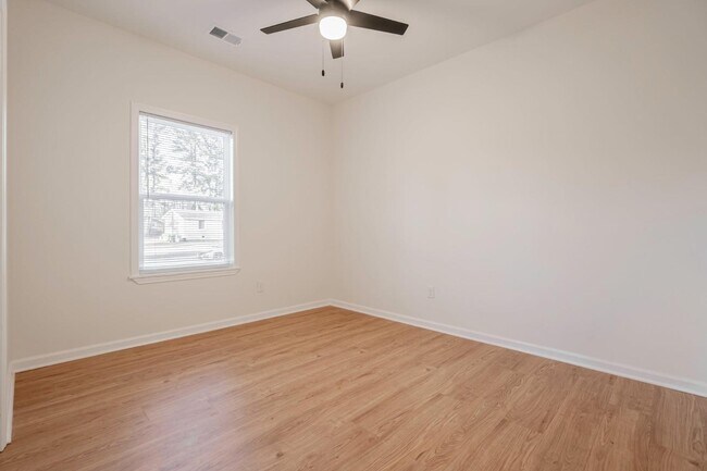 Building Photo - 216 Acie Ave