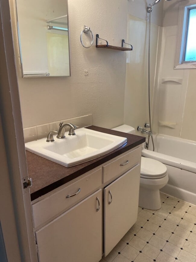 Building Photo - 1708-1710 Morningside Dr