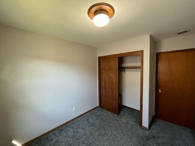 Building Photo - Single Family Home