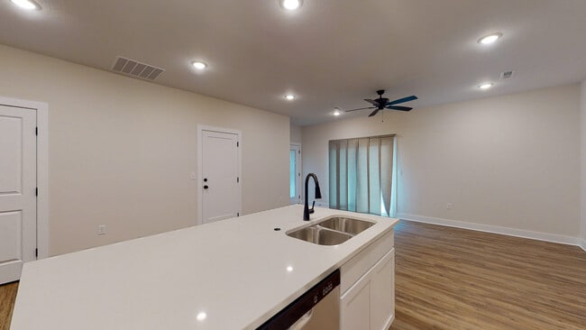 Building Photo - 413 W May St