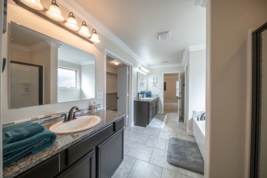 Building Photo - 6922 Ranch Hand Dr