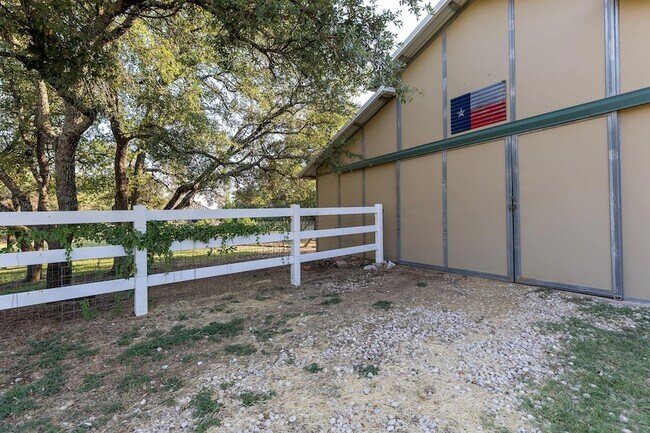 Building Photo - 704 Ridgmar Rd