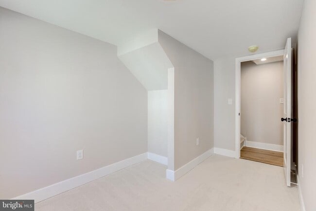 Building Photo - 369 E Hector St