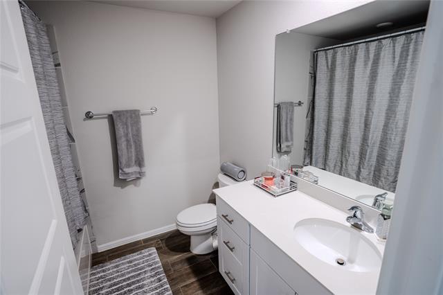 Building Photo - 404 Eaton Dr